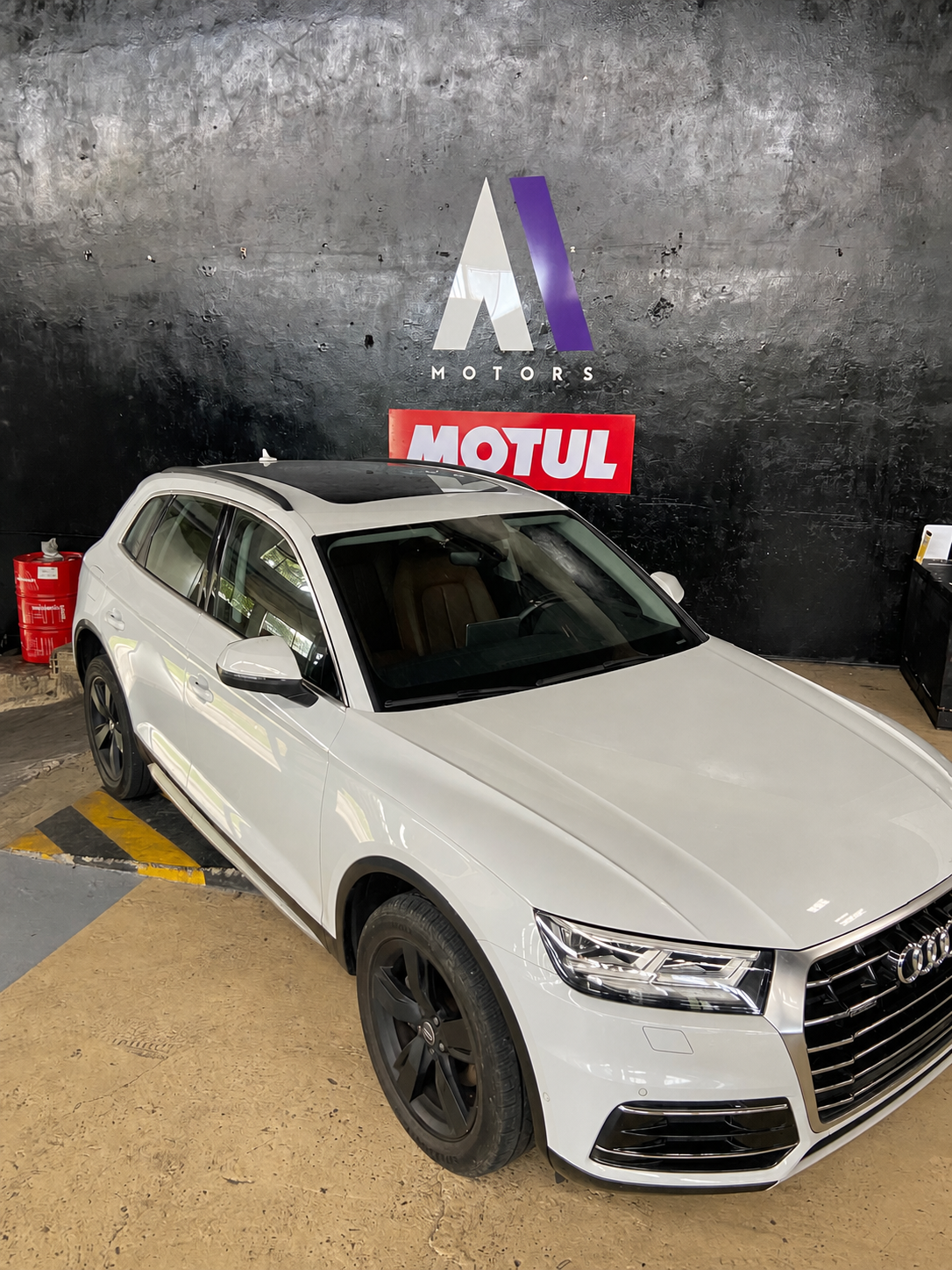 Audi dentro del taller All In Motors en Pereira
