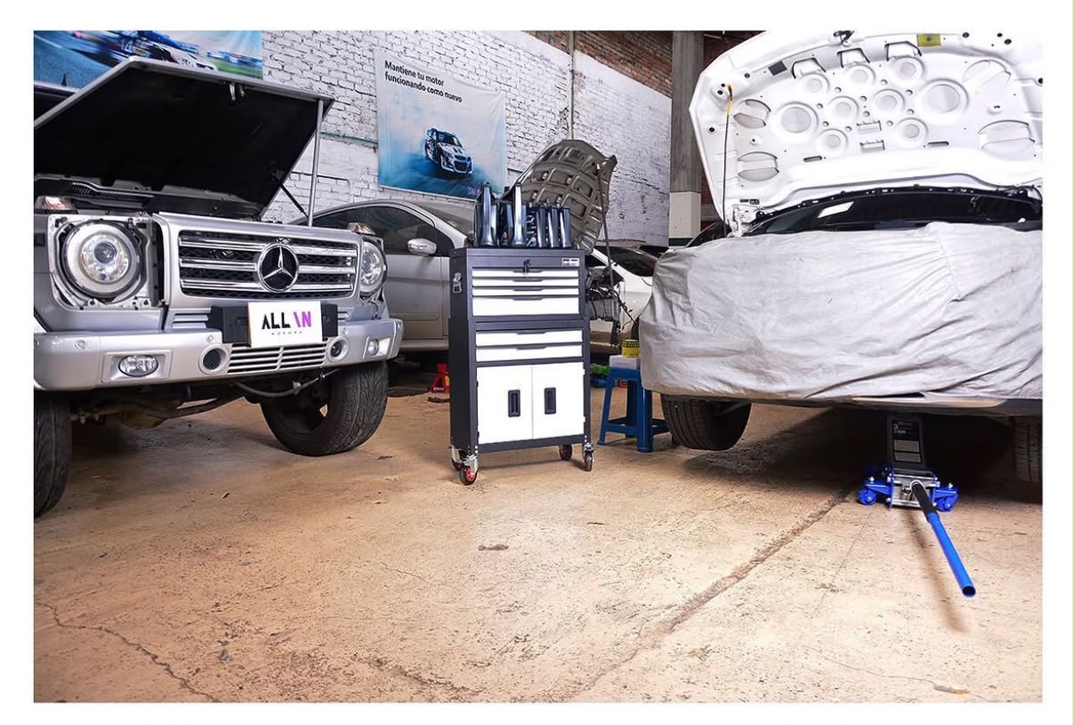 Vehículos Mercedes-Benz en servicio dentro de All In Motors Pereira